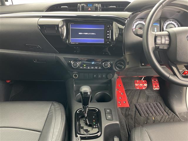 ハイラックス Z ブラックラリーエディション 4WD 寒冷地仕様 社外ナビ バック,左サイド,フロントカメラ トヨタセーフティセンス レーンディパーチャーアラート アダプティブクルーズコントロール フロントワイパーデアイサー ドアミラーヒーター(11枚目)