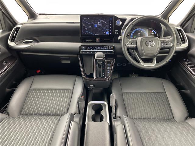 ノア ハイブリッドS-Z ・4WD・純正ナビ・バックカメラ・両側パワースライドドア・純正フリップダウンモニター・パワーバックドア・トヨタセーフティセンス・レーダークルーズコントロール・ハーフレザーシート・シートヒーター(2枚目)