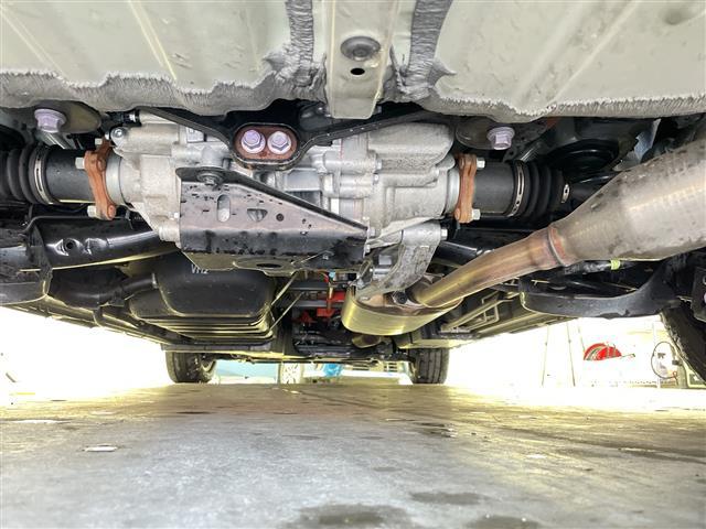 ノア ハイブリッドS-Z ・4WD・純正ナビ・バックカメラ・両側パワースライドドア・純正フリップダウンモニター・パワーバックドア・トヨタセーフティセンス・レーダークルーズコントロール・ハーフレザーシート・シートヒーター(7枚目)