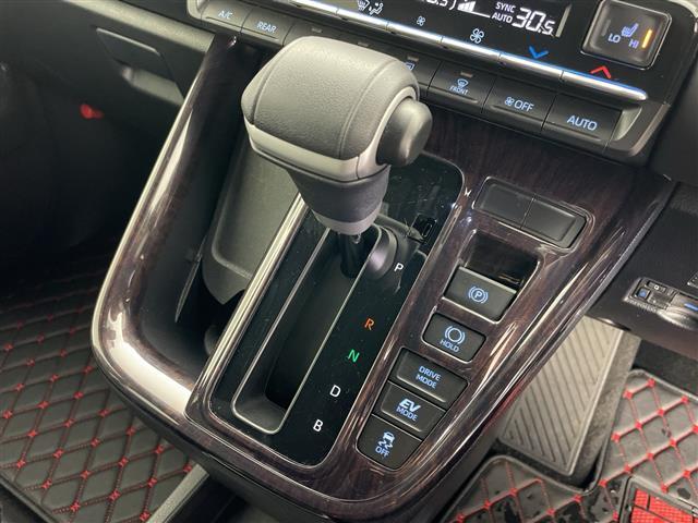 ノア ハイブリッドS-Z ・4WD・純正ナビ・バックカメラ・両側パワースライドドア・純正フリップダウンモニター・パワーバックドア・トヨタセーフティセンス・レーダークルーズコントロール・ハーフレザーシート・シートヒーター(15枚目)