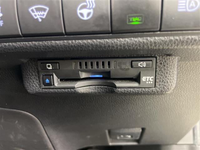 カローラツーリング ハイブリッド ダブルバイビー 4WD 純正ナビ バックカメラ トヨタセーフティーセンス レーダークルーズコントロール ハーフレザーシート 前席シートヒーター ステアリングヒーター ビルトインETC LEDヘッドライト スマートキー(17枚目)