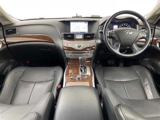 フーガ 370GT FOUR ・4WD・純正ナビ&TV&CD&BT・全方位カメラ・エマージェンシーブレーキ・ブラインドスポットモニター・レーダークルーズコントロール・ステアリングスイッチ・レザーシート・パワーシート(2枚目)