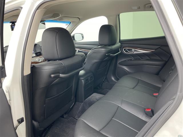 フーガ 370GT FOUR ・4WD・純正ナビ&TV&CD&BT・全方位カメラ・エマージェンシーブレーキ・ブラインドスポットモニター・レーダークルーズコントロール・ステアリングスイッチ・レザーシート・パワーシート(28枚目)