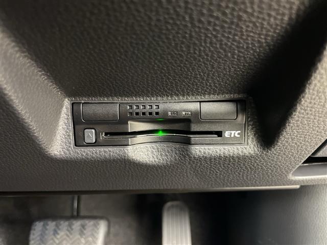 ヤリスクロス ハイブリッドＺ　純正ディスプレイオーディオ・バックカメラ・シートヒーター・パワーシート・オートライト・オートハイビーム・ダウンヒルアシストコントロール・ステアリングヒーター・ＡＣ１００Ｖ電源・レーダークルーズ・ＢＳＭ（18枚目）