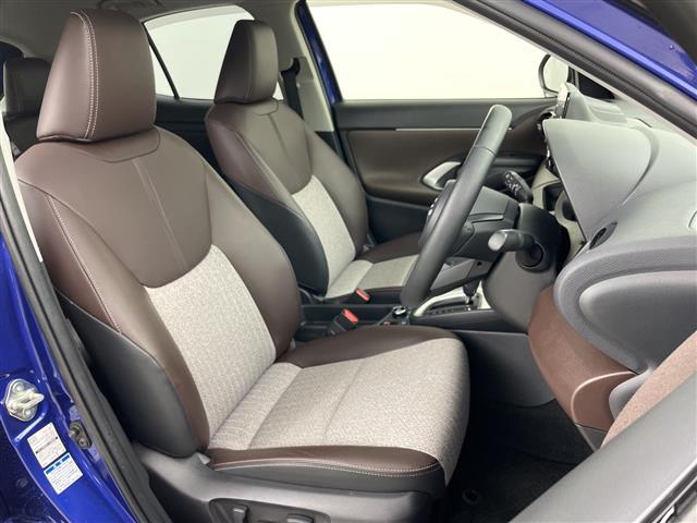 ヤリスクロス ハイブリッドＺ　純正ディスプレイオーディオ・バックカメラ・シートヒーター・パワーシート・オートライト・オートハイビーム・ダウンヒルアシストコントロール・ステアリングヒーター・ＡＣ１００Ｖ電源・レーダークルーズ・ＢＳＭ（23枚目）