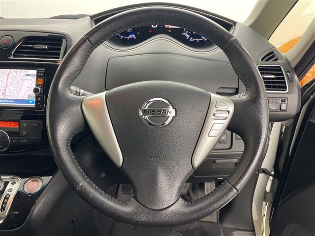 セレナ ハイウェイスター　Ｖセレクション＋セーフティ　Ａセフ　・４ＷＤ・純正ナビ・全方位カメラ・両側パワースライドドア・エマージェンシーブレーキ・クルーズコントロール・アイドリングストップ・ビルトインＥＴＣ・ＨＩＤヘッドライト・オートライト・夏タイヤ積込（7枚目）