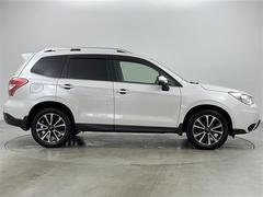 安心の全車保証付き！（※部分保証、国産車は納車後３ヶ月、輸入車は納車後１ヶ月の保証期間となります）。その他長期保証（有償）もご用意しております！※長期保証を付帯できる車両には条件がございます。 6