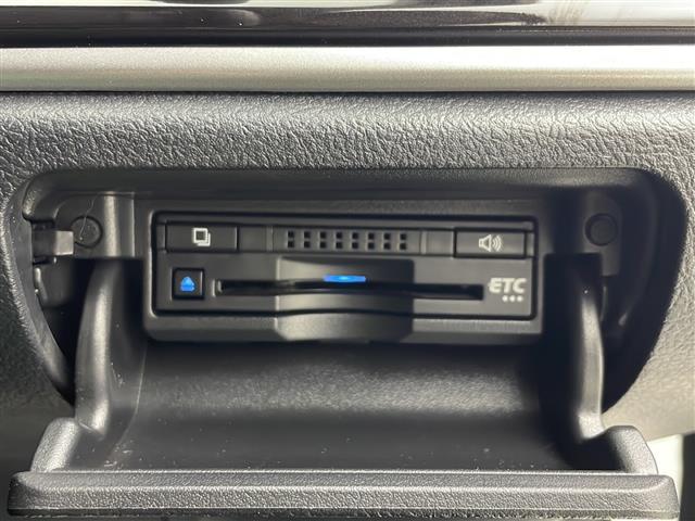 クラウン アスリートＳｉ－Ｆｏｕｒ　４ＷＤ　純正メモリナビ　バックカメラ　フルセグＴＶ　ＣＤ／ＤＶＤ／ＢＴ／ＡＵＸ／ブルーレイ　ビルトインＥＴＣ　ハーフレザーシート　前席パワーシート　前席シートヒーター　前席エアシート　ＬＥＤライト（14枚目）