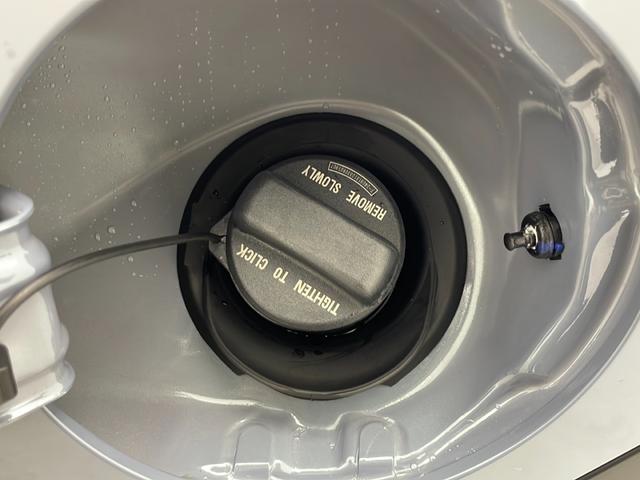 フリード クロスター　４ＷＤ　ハーフレザーシート　ブラインドスポットミラー　前後コーナーセンサー　両側パワースライドドア　ＬＥＤライト　シートヒーター　純正フロアマット　オートクルーズコントロール　ワイパーデアイサー（35枚目）
