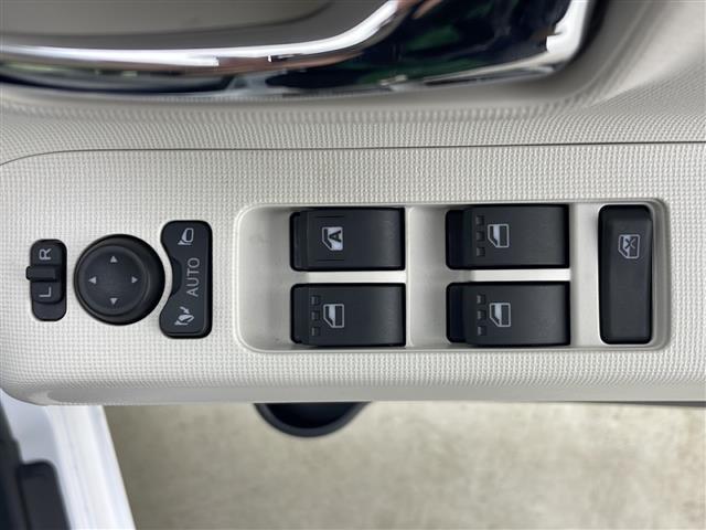 ムーヴキャンバス ストライプスＧ　４ＷＤ　両側パワースライドドア　純正ディスプレイオーディオ　バックカメラ　ＨＤＭＩ　ＵＳＢ　置くだけ充電　保温カップホルダー　前席シートヒーター　プッシュスタート　電動格納ミラー　純正フロアマット（20枚目）
