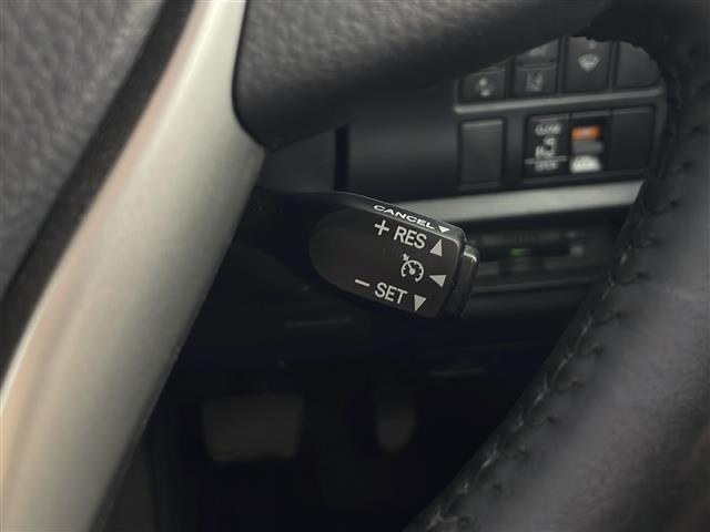 ノア Ｓｉ　純正ナビ　フルセグＴＶ　スマートキー　ＥＴＣ　トヨタセーフティンス　片側パワースライドドア　クルーズコントロール　オートライト　バックカメラ　レーンキープアシスト　衝突被害軽減システム　横滑り防止装置（12枚目）