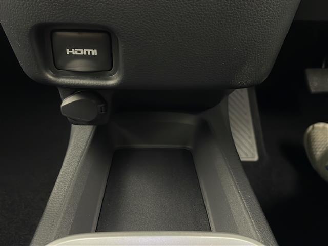 ノア ハイブリッドＳ－Ｚ　４ＷＤ　純正ナビ　両側パワスラ　レーダークルーズコントロール　ＥＴＣ２．０　バックカメラ　横滑り防止装置　レーンキープアシスト　ＬＥＤライト　オートライト　革巻きステアリング　純正アルミホイール（18枚目）