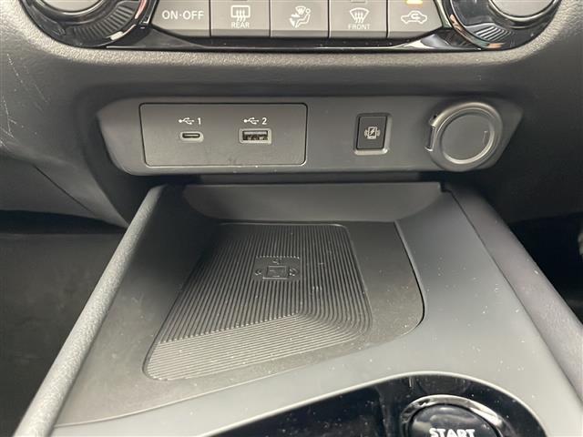 ノート Ｘ　ＦＯＵＲ　４ＷＤ　純正メモリナビ　Ｂｌｕｅｔｏｏｔｈ　フルセグＴＶ　ＨＤＭＩ　全方位カメラ　プロパイロット　ステアリングヒーター　シートヒーター　置くだけ充電　ＥＴＣ２．０　ＬＥＤライト　フォグ　スマートキー（12枚目）