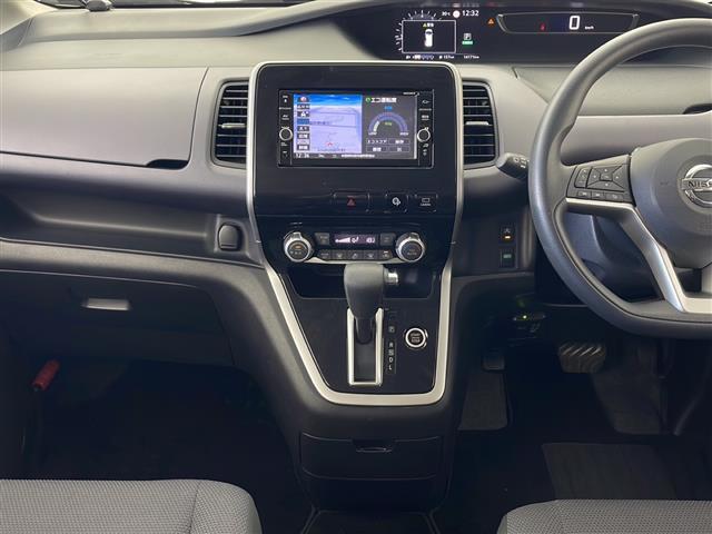 セレナ Ｘ　ＶセレクションＩＩ　４ＷＤ　純正ナビ（ＡＭ／ＦＭ／ＢＴ／ＣＤ／ＤＶＤ）　フルセグＴＶ　アラウンドビューモニター　両側パワースライドドア　ドライブレコーダー　コーナーセンサー　パーキングアシスト　衝突被害軽減システム（2枚目）
