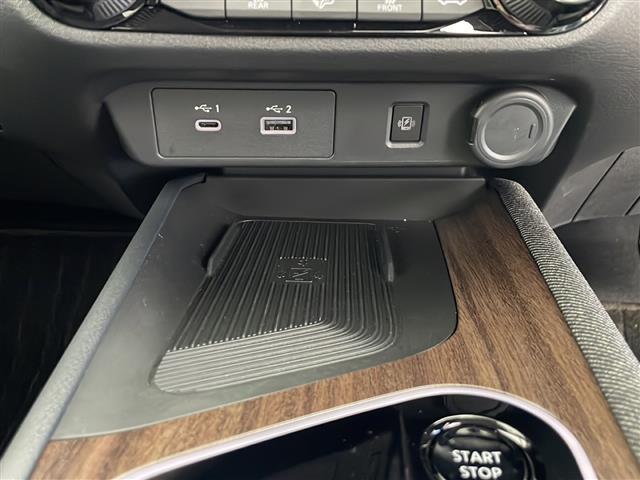 オーラ Ｇ　ＦＯＵＲ　レザーエディション　４ＷＤ　純正ナビ　フルセグＴＶ　全方位カメラ　プロパイロット　ステアリングヒーター　ＢＯＳＥサウンドシステム　デジタルインナーミラー　ワイヤレス充電　シートヒーター　スマートキー　スペアキー　ＥＴＣ（4枚目）