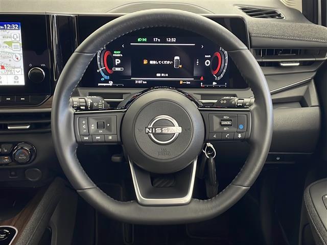 オーラ Ｇ　ＦＯＵＲ　レザーエディション　４ＷＤ　純正ナビ　フルセグＴＶ　全方位カメラ　プロパイロット　ステアリングヒーター　ＢＯＳＥサウンドシステム　デジタルインナーミラー　ワイヤレス充電　シートヒーター　スマートキー　スペアキー　ＥＴＣ（5枚目）