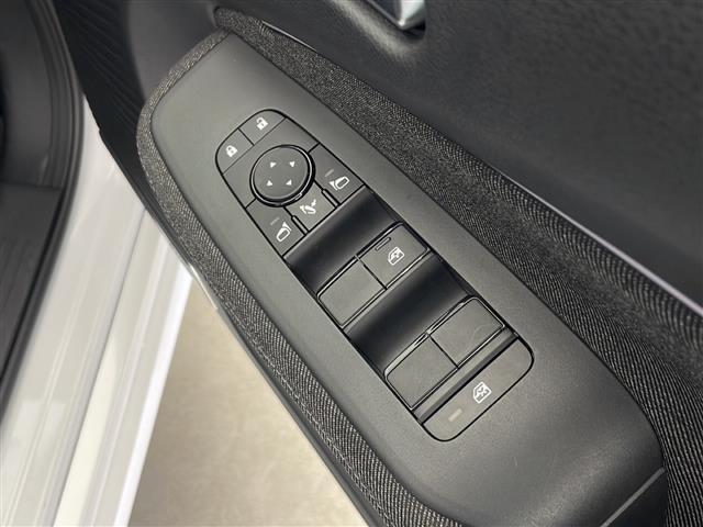 オーラ Ｇ　ＦＯＵＲ　レザーエディション　４ＷＤ　純正ナビ　フルセグＴＶ　全方位カメラ　プロパイロット　ステアリングヒーター　ＢＯＳＥサウンドシステム　デジタルインナーミラー　ワイヤレス充電　シートヒーター　スマートキー　スペアキー　ＥＴＣ（14枚目）