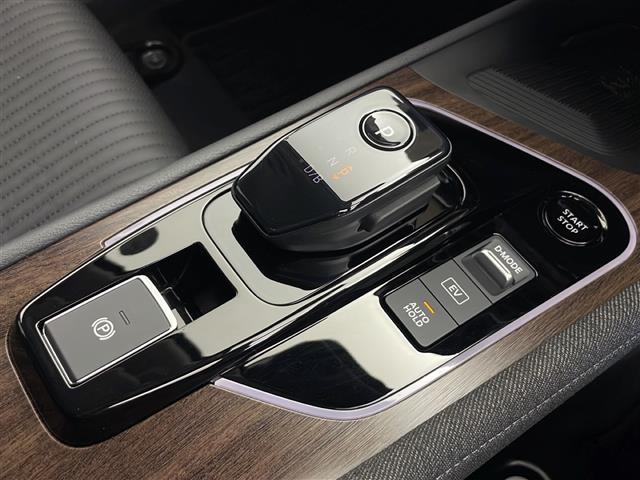 オーラ Ｇ　ＦＯＵＲ　レザーエディション　４ＷＤ　純正ナビ　フルセグＴＶ　全方位カメラ　プロパイロット　ステアリングヒーター　ＢＯＳＥサウンドシステム　デジタルインナーミラー　ワイヤレス充電　シートヒーター　スマートキー　スペアキー　ＥＴＣ（18枚目）