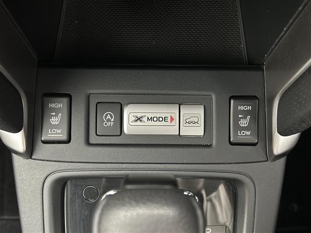 フォレスター Ｓ－リミテッド　４ＷＤ　純正ナビ　フルセグＴＶ　バックカメラ　パワーシート　シートヒーター　レーダークルーズコントロール　ヒルディセントコントロール　パドルシフト　ハーフレザー　オートライト　スマートキー　スペアキー（4枚目）