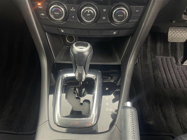 アテンザセダン ２５Ｓ　Ｌパッケージ　純正ナビ　バックカメラ　クルーズコントロール　車線逸脱　ＲＶＭ　パドルシフト　ステアリングスイッチ　ｉ－ｓｔｏｐ　プッシュスタート・スマートキー　スペアキー１本　前席パワーシート　前席シートヒーター（11枚目）
