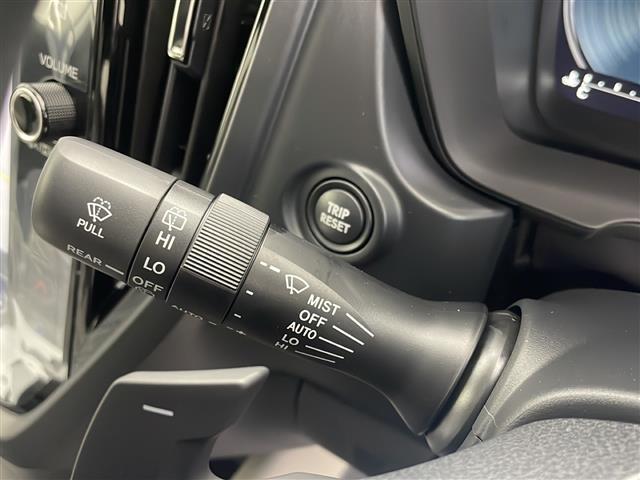 フォレスター プレミアムＳ：ＨＥＶ　ＥＸ　純正ナビ　Ｂｌｕｅｔｏｏｔｈ　フルセグＴＶ　シートヒーター　パワーシート　オートクルーズコントロール　デジタルインナーミラー　置くだけ充電　オートビークルホールド　パワーバックドア　アイサイト（12枚目）