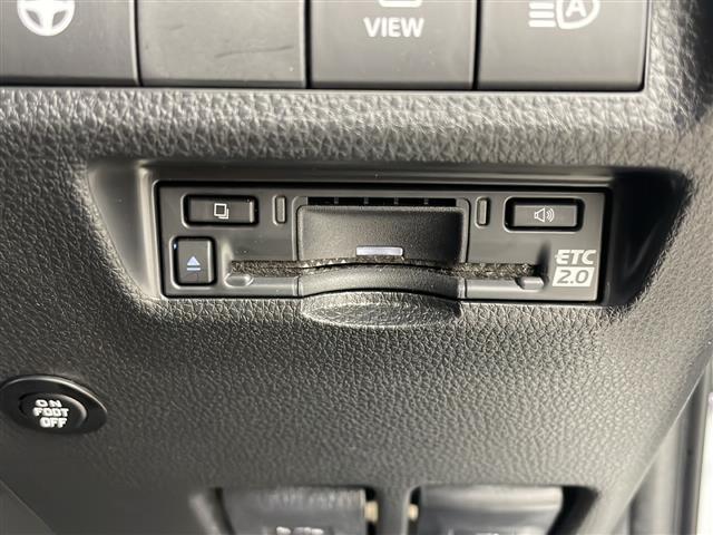 ＲＡＶ４ Ｇ　４ＷＤ　ＴＲＤエアロ　ルーフレール　パワーバックドア　純正ディスプレイオーディオ　全方位カメラ・バックカメラ　ビルトインＥＴＣ２．０　トヨタセーフティセンス　アダプティブクルーズコントロール　ＵＳＢ（12枚目）