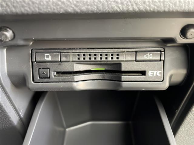 アルファード ２４０Ｓ　４ＷＤ　純正ナビ　ビルトインＥＴＣ　クルーズコントロール　コーナーセンサー　クリアランスソナー　バックカメラ　プッシュスタート　スマートキー　純正ホイール夏タイヤ装着　ＨＩＤヘッドライト　フォグランプ（7枚目）