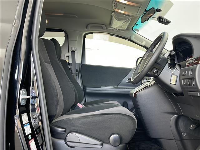 アルファード ２４０Ｓ　４ＷＤ　純正ナビ　ビルトインＥＴＣ　クルーズコントロール　コーナーセンサー　クリアランスソナー　バックカメラ　プッシュスタート　スマートキー　純正ホイール夏タイヤ装着　ＨＩＤヘッドライト　フォグランプ（20枚目）