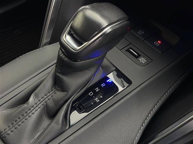 ハリアー Ｓ　４ＷＤ　純正メモリナビ　Ｂｌｕｅｔｏｏｔｈ　フルセグ　バックカメラ　ビルトインＥＴＣ　１００Ｖ充電　クルーズコントロール　前方ドライブレコーダー　純正ＡＷ　置くだけ充電　車線逸脱警報　寒冷地仕様（15枚目）