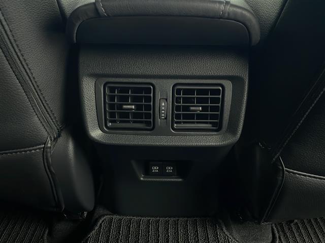 ハリアー Ｓ　４ＷＤ　純正メモリナビ　Ｂｌｕｅｔｏｏｔｈ　フルセグ　バックカメラ　ビルトインＥＴＣ　１００Ｖ充電　クルーズコントロール　前方ドライブレコーダー　純正ＡＷ　置くだけ充電　車線逸脱警報　寒冷地仕様（16枚目）