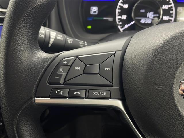 ノート ｅ－パワー　Ｘ　ＦＯＵＲ　純正ナビ　フルセグＴＶ　バックカメラ　ＥＴＣ　横滑り防止装置　衝突被害軽減システム　クリアランスソナー　ライトレベライザー　レーンキープアシスト　純正ＡＷ　純正フロアマット　コーナーセンサー（8枚目）