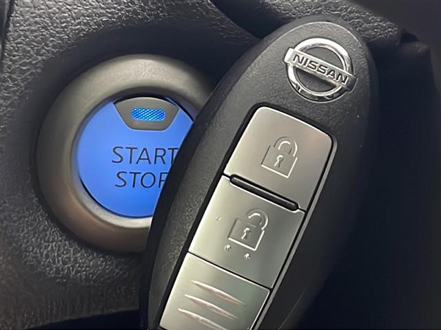 ノート ｅ－パワー　Ｘ　ＦＯＵＲ　純正ナビ　フルセグＴＶ　バックカメラ　ＥＴＣ　横滑り防止装置　衝突被害軽減システム　クリアランスソナー　ライトレベライザー　レーンキープアシスト　純正ＡＷ　純正フロアマット　コーナーセンサー（11枚目）