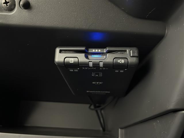 ノート ｅ－パワー　Ｘ　ＦＯＵＲ　純正ナビ　フルセグＴＶ　バックカメラ　ＥＴＣ　横滑り防止装置　衝突被害軽減システム　クリアランスソナー　ライトレベライザー　レーンキープアシスト　純正ＡＷ　純正フロアマット　コーナーセンサー（12枚目）