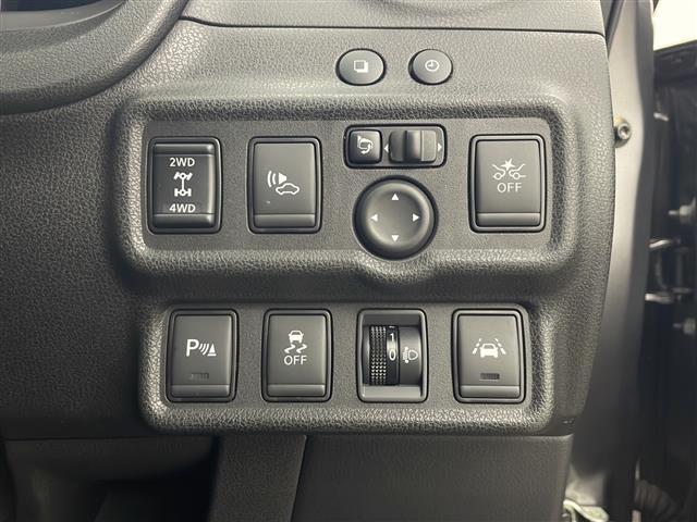 ノート ｅ－パワー　Ｘ　ＦＯＵＲ　純正ナビ　フルセグＴＶ　バックカメラ　ＥＴＣ　横滑り防止装置　衝突被害軽減システム　クリアランスソナー　ライトレベライザー　レーンキープアシスト　純正ＡＷ　純正フロアマット　コーナーセンサー（13枚目）