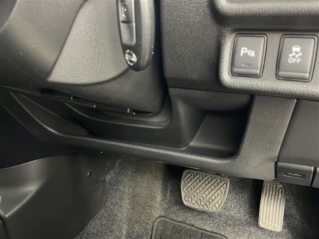 ノート ｅ－パワー　Ｘ　ＦＯＵＲ　純正ナビ　フルセグＴＶ　バックカメラ　ＥＴＣ　横滑り防止装置　衝突被害軽減システム　クリアランスソナー　ライトレベライザー　レーンキープアシスト　純正ＡＷ　純正フロアマット　コーナーセンサー（17枚目）