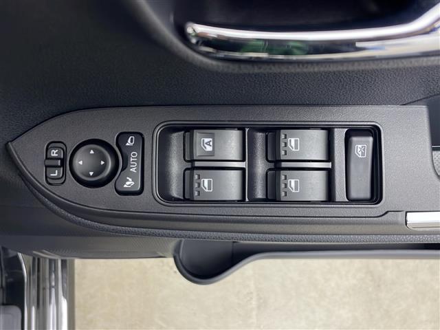 タント カスタムX 4WD バックカメラ装着車両 両側パワースライドドア ウェルカムオープン シートヒーター ハーフレザーシート オートブレーキホールド スマートキー スペアキー オートライト リアサンシェード LED(13枚目)