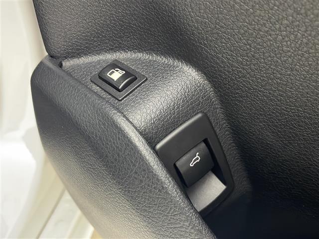 2シリーズ 225xeアイパフォーマンスAツアラーMスポーツ 4WD 純正HDDナビ バックカメラ アダプティブクルーズコントロール レザーシート パワーシート シートヒーター パワーバックドア ヘッドアップディスプレイ フロアマット スマートキー スペアキー(4枚目)