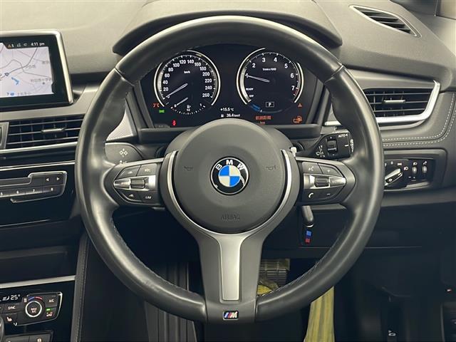 2シリーズ 225xeアイパフォーマンスAツアラーMスポーツ 4WD 純正HDDナビ バックカメラ アダプティブクルーズコントロール レザーシート パワーシート シートヒーター パワーバックドア ヘッドアップディスプレイ フロアマット スマートキー スペアキー(5枚目)