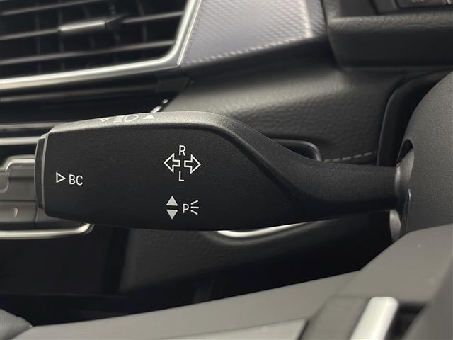 2シリーズ 225xeアイパフォーマンスAツアラーMスポーツ 4WD 純正HDDナビ バックカメラ アダプティブクルーズコントロール レザーシート パワーシート シートヒーター パワーバックドア ヘッドアップディスプレイ フロアマット スマートキー スペアキー(9枚目)