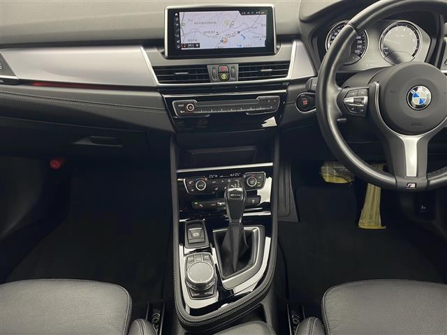 2シリーズ 225xeアイパフォーマンスAツアラーMスポーツ 4WD 純正HDDナビ バックカメラ アダプティブクルーズコントロール レザーシート パワーシート シートヒーター パワーバックドア ヘッドアップディスプレイ フロアマット スマートキー スペアキー(14枚目)