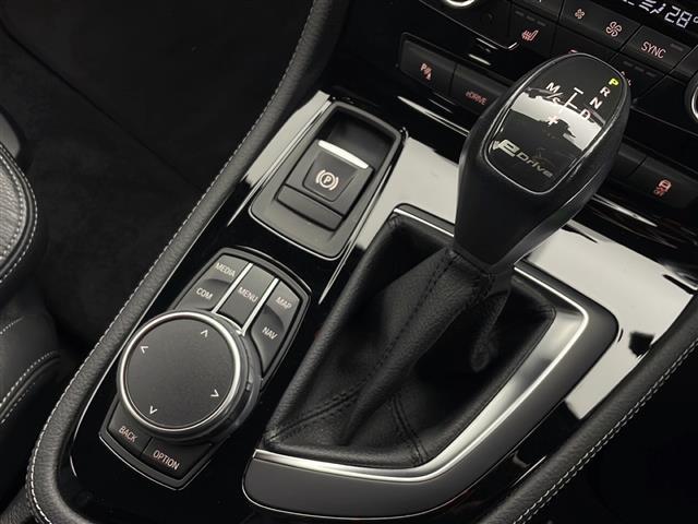 2シリーズ 225xeアイパフォーマンスAツアラーMスポーツ 4WD 純正HDDナビ バックカメラ アダプティブクルーズコントロール レザーシート パワーシート シートヒーター パワーバックドア ヘッドアップディスプレイ フロアマット スマートキー スペアキー(17枚目)