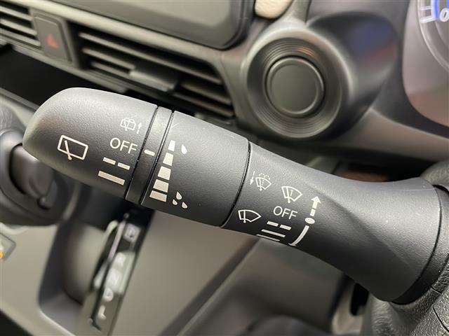 ｅＫワゴン Ｍ　４ＷＤ　オーディオレスバックカメラ　前席シートヒーター　前後コーナーセンサー　オートライト　盗難防止装置　横滑り防止装置　純正鉄チン　ＵＳＢ入力端子　ベンチコート　スマートキー（9枚目）