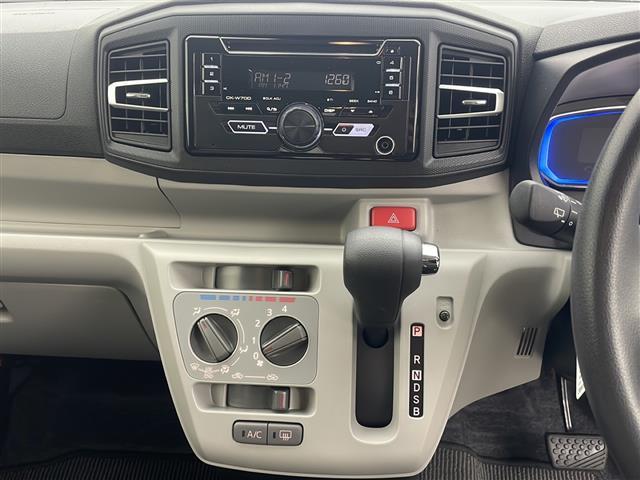 ミライース Ｘ　リミテッドＳＡＩＩＩ　オーディオ　バックカメラ　衝突被害軽減防止ブレーキ　前後コーナーセンサー　横滑り防止装置　ＬＥＤヘッドライト　　オートライト　オートマチックハイビーム　アイドリングストップ　純正フロアマット　ＡＣ（6枚目）