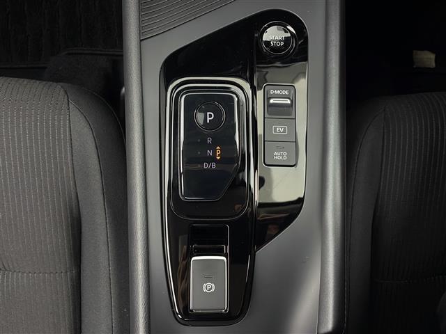 ノート X FOUR ディスプレイオーディオ エマージェンシーブレーキ レーンキープアシスト 横滑り防止装置 前後クリアランスソナー オートマチックハイビーム 前席シートヒーター ステアリングヒーター LEDヘッドライト(4枚目)