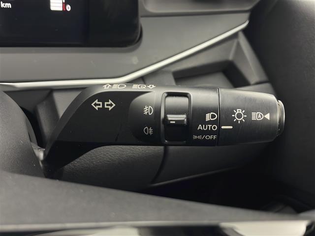 ノート Ｘ　ＦＯＵＲ　純正ナビ　全方位カメラ　衝突被害軽減防止ブレーキ　前後コーナーセンサー　横滑り防止装置　レーンキープアシスト　ミラー一体型ドラレコ　ＥＴＣ　前席シートヒーター　ステアリングヒーター　スペアキー（10枚目）