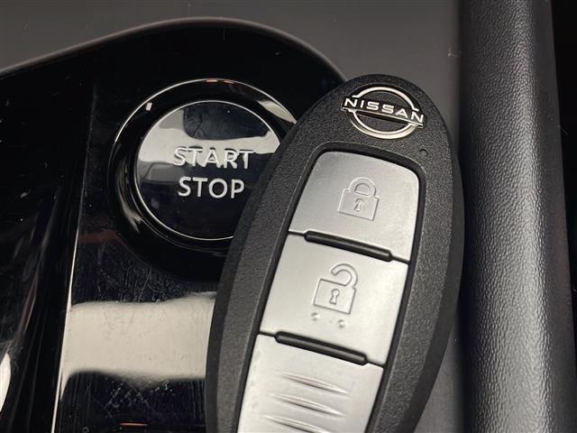 ノート Ｘ　ＦＯＵＲ　純正ナビ　全方位カメラ　衝突被害軽減防止ブレーキ　前後コーナーセンサー　横滑り防止装置　レーンキープアシスト　ミラー一体型ドラレコ　ＥＴＣ　前席シートヒーター　ステアリングヒーター　スペアキー（21枚目）