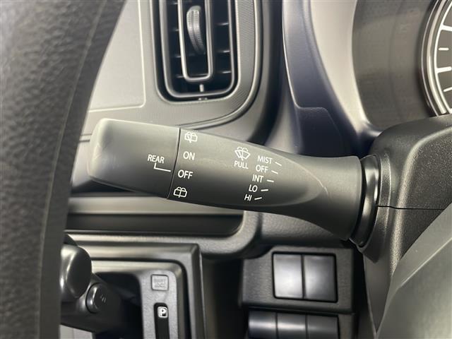 アルト Ｌ　スズキセーフティサポート　前席シートヒーター　衝突被害軽減システム　クリアランスソナー　横滑り防止装置　レーンキープアシスト　アイドリングストップ　ライトレベライザー　純正フロアマット　リモコンキー（8枚目）