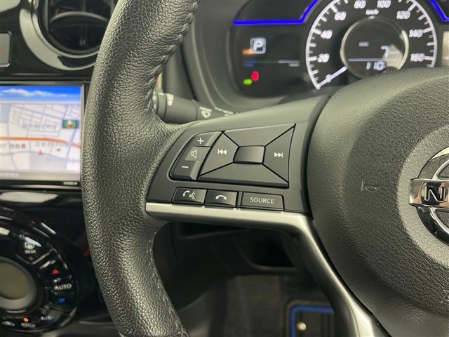 ノート ｅ－パワー　メダリスト　ＦＯＵＲ　４ＷＤ　純正メモリナビ　フルセグＴＶ　アラウンドビューモニター　バックカメラ　純正ドライブレコーダー　ＥＴＣ　日産インテリジェントセーフティ　レーダークルーズコントロール　ハーフレザーシート　ＬＥＤ（5枚目）