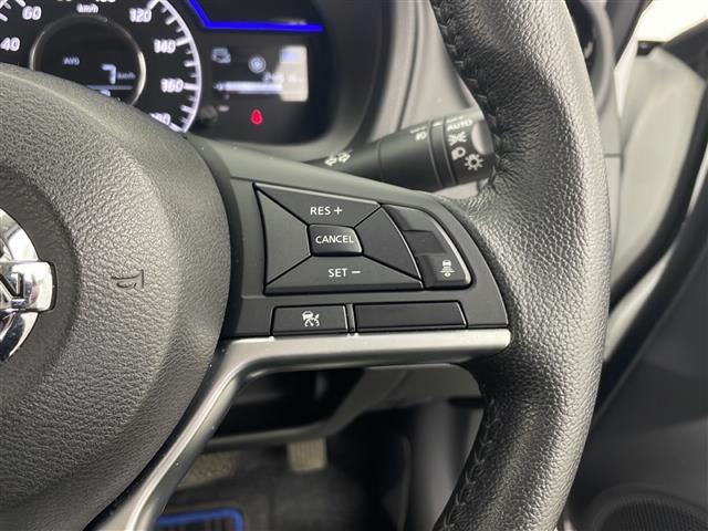 ノート ｅ－パワー　メダリスト　ＦＯＵＲ　４ＷＤ　純正メモリナビ　フルセグＴＶ　アラウンドビューモニター　バックカメラ　純正ドライブレコーダー　ＥＴＣ　日産インテリジェントセーフティ　レーダークルーズコントロール　ハーフレザーシート　ＬＥＤ（6枚目）