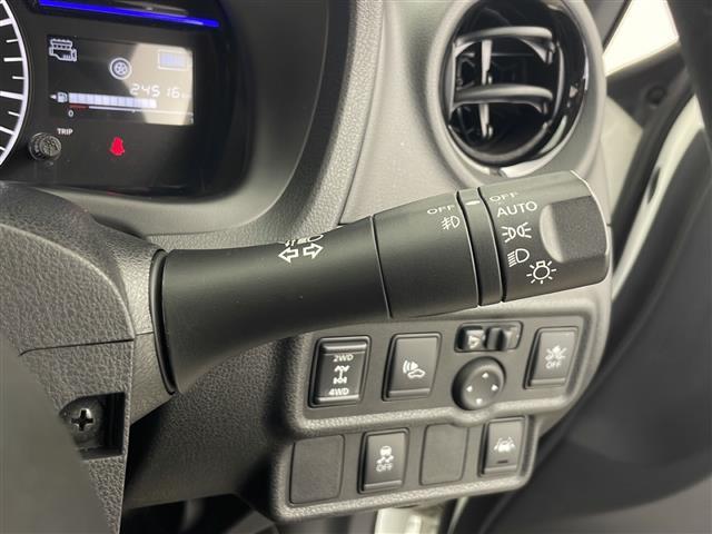 ノート ｅ－パワー　メダリスト　ＦＯＵＲ　４ＷＤ　純正メモリナビ　フルセグＴＶ　アラウンドビューモニター　バックカメラ　純正ドライブレコーダー　ＥＴＣ　日産インテリジェントセーフティ　レーダークルーズコントロール　ハーフレザーシート　ＬＥＤ（10枚目）